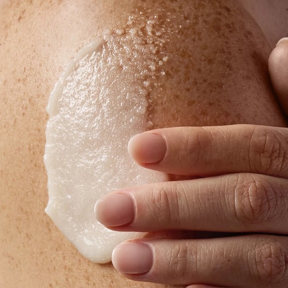 Tree Hut Vanilla Shea Sugar Scrub, NEW - Picture 5 of 6